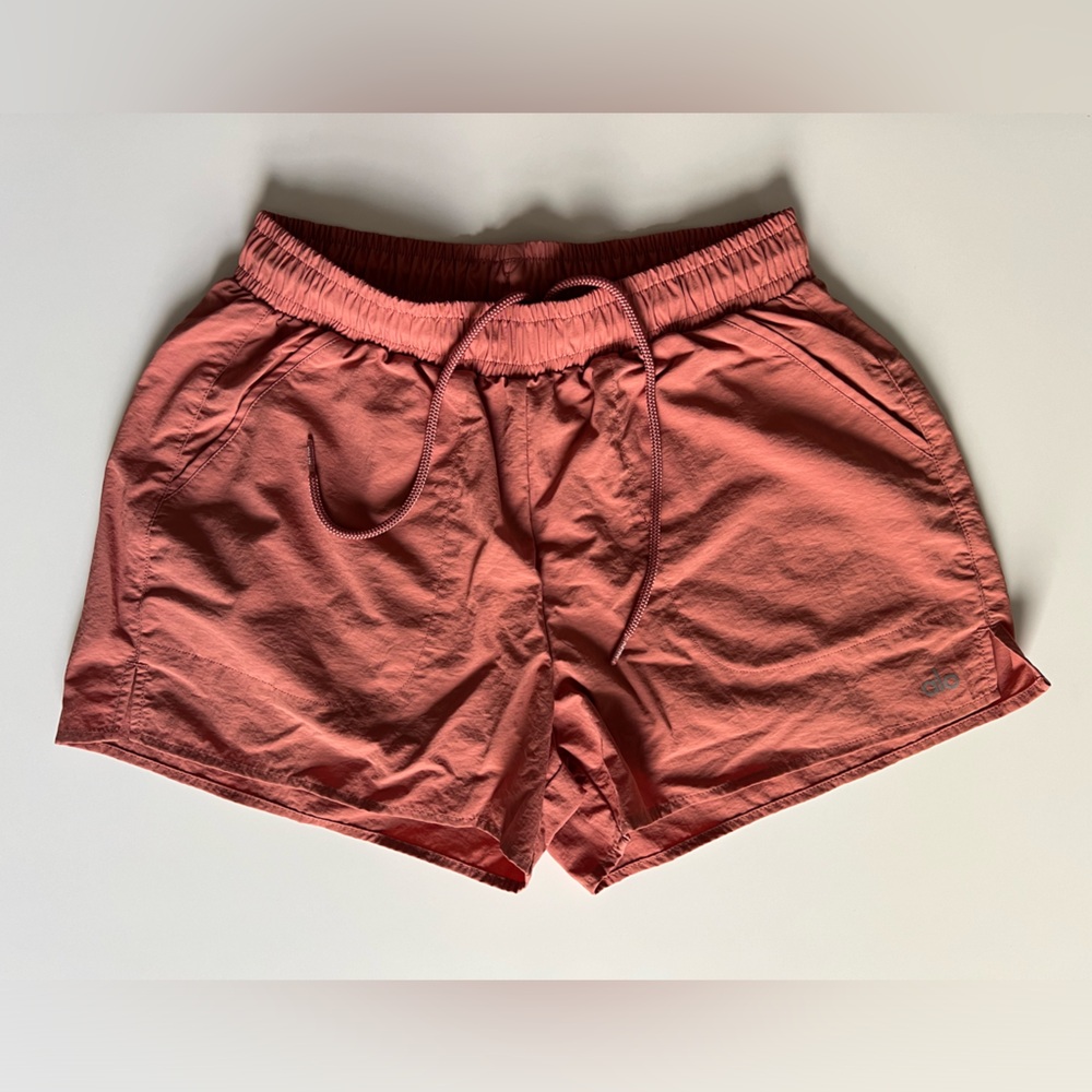 Alo Yoga - Alumni Short in Soft Terracota, Small